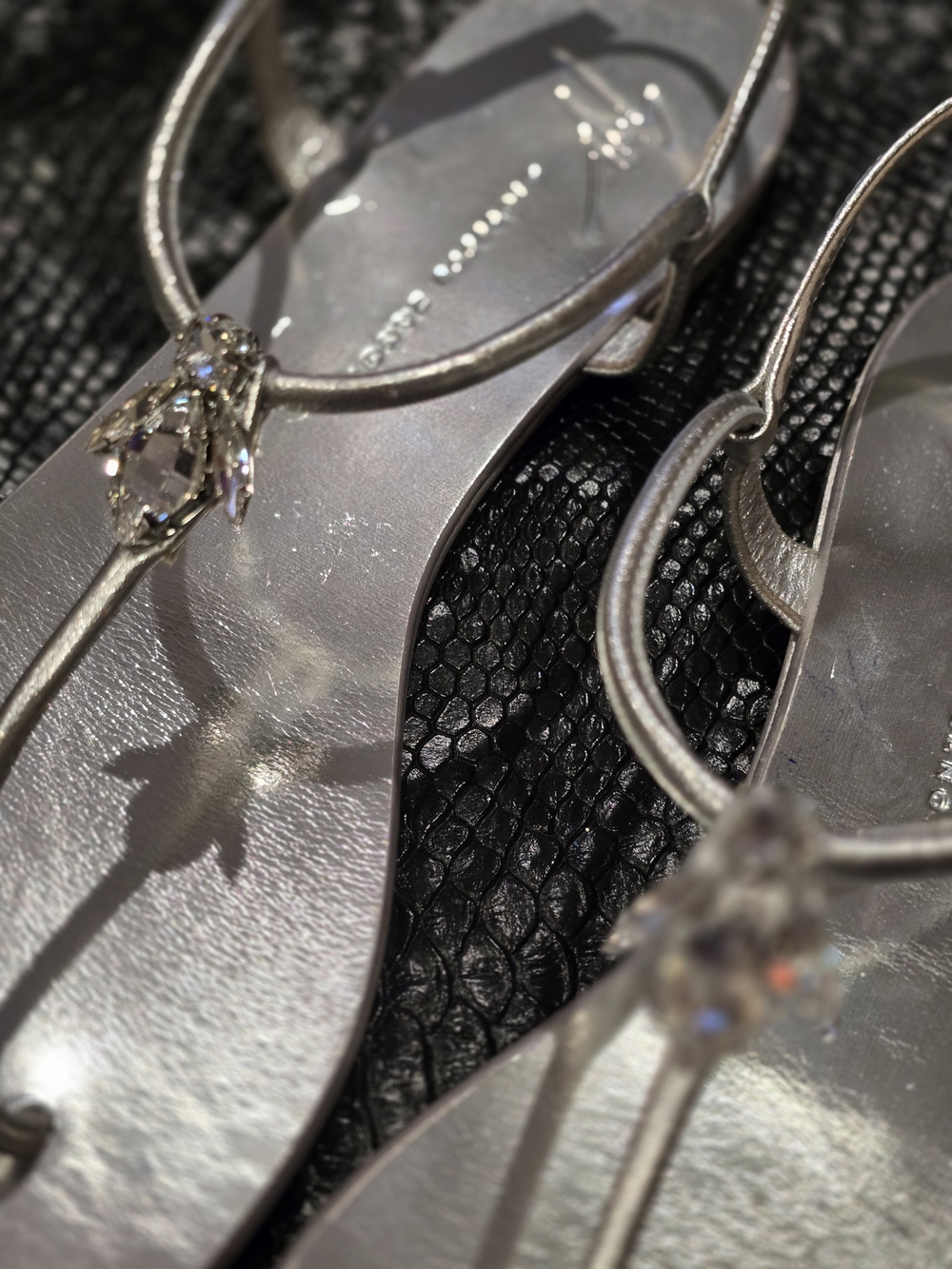 Giuseppe Zanotti Silver Metallic T-Strap Sandals - Picture 7 of 14